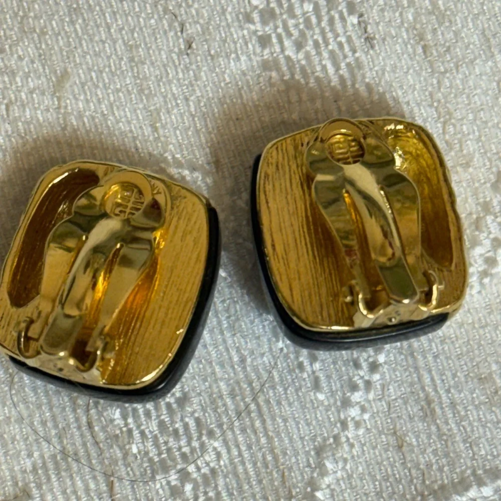Givenchy‎ 4G gold pebble texture and black acrylic clip-on earrings. 1980’s - Picture 2 of 7